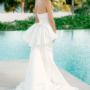 NWT “Dee Bow” WToo by Watters Bridal Bow